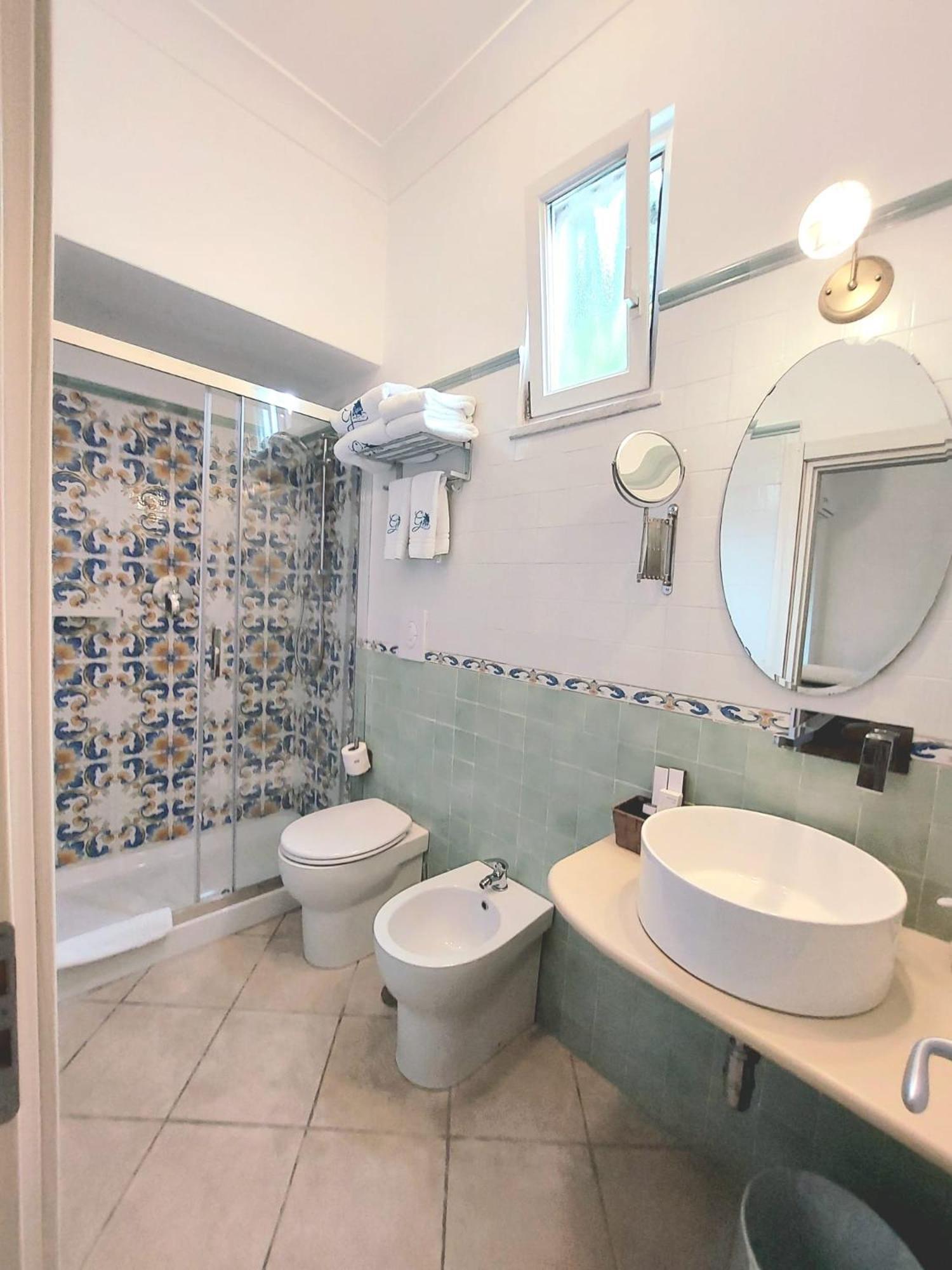 Hotel Guarracino กาปรี ภายนอก รูปภาพ